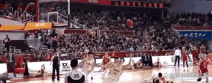 主场球迷因欺凌行为被禁止观赛，球队受罚