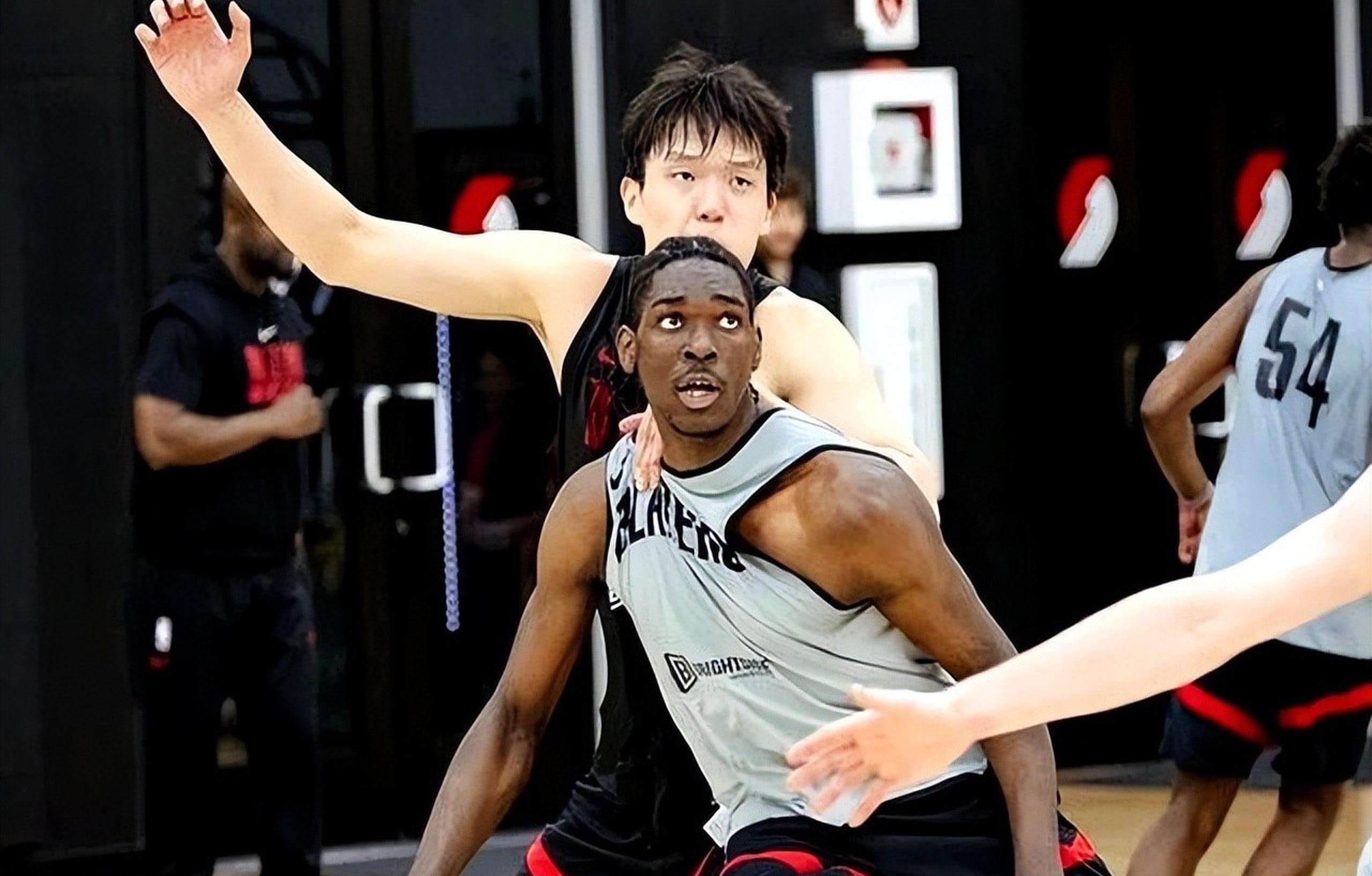 杨瀚森15分3板2帽NBA夏联开拓者击败鹈鹕