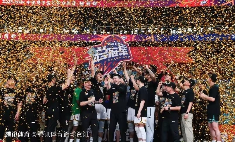 崔晓龙：新赛季很荣幸能加入上海，这是一支很有底蕴的球队