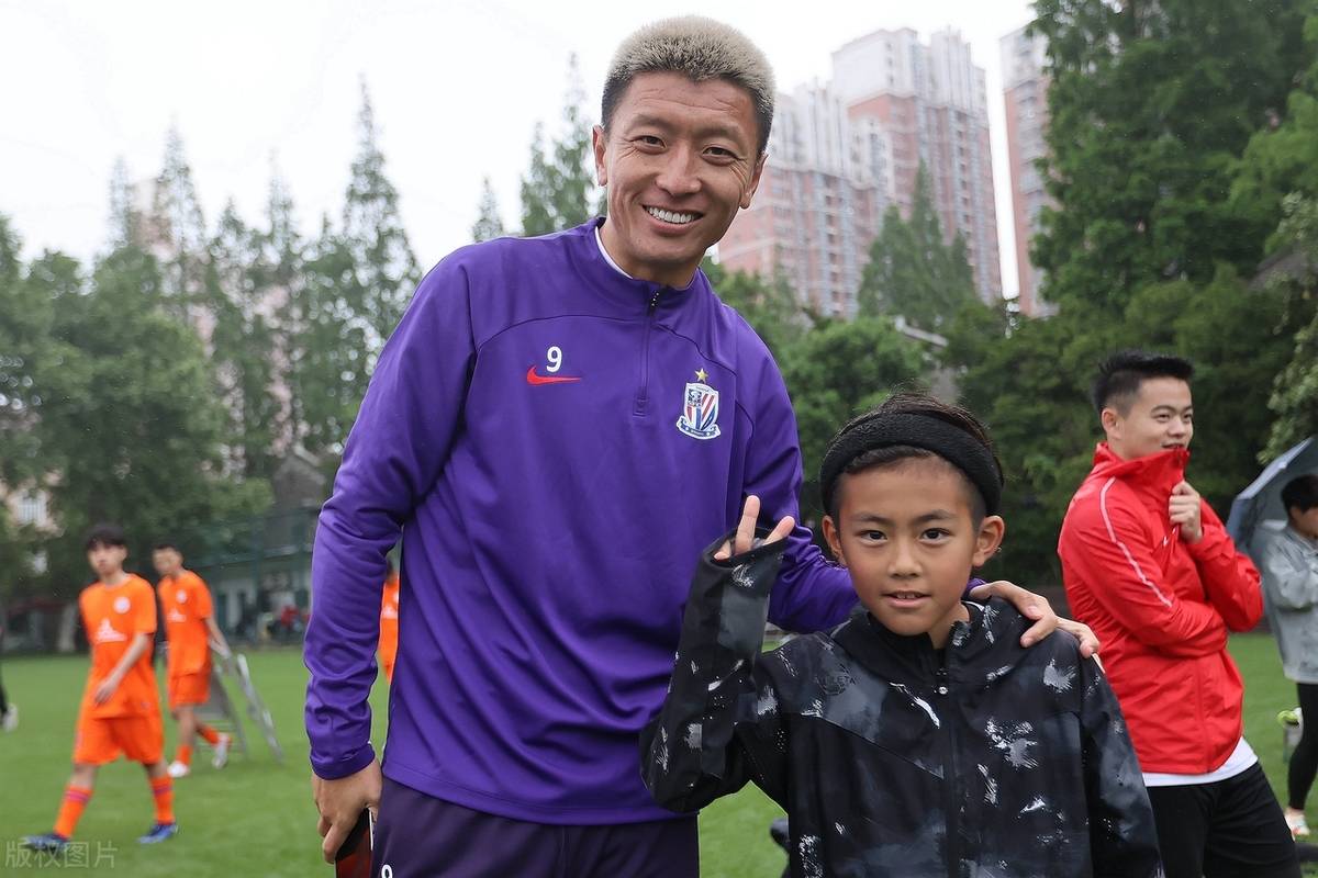反转！国足主帅定外教，U19新星涌现，宋凯：东亚杯为2030铺路